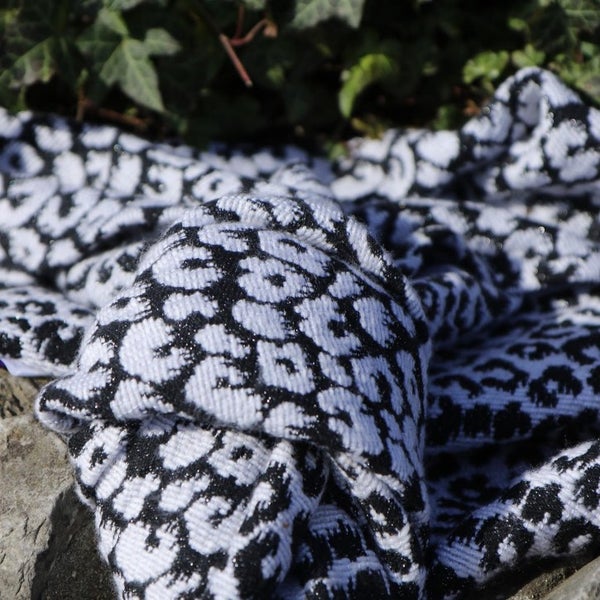 Yaro Pussycat Puffy Black White Hollow Wool kantoliina